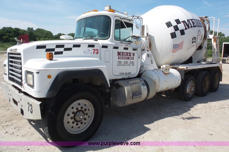 image for item L4887 1995 Mack RD690S mixer truck