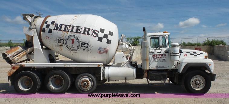 image for item L4887 1995 Mack RD690S mixer truck