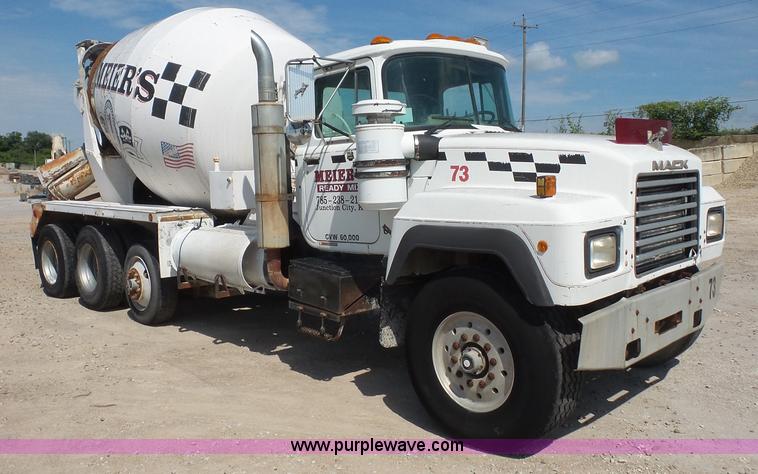 image for item L4887 1995 Mack RD690S mixer truck