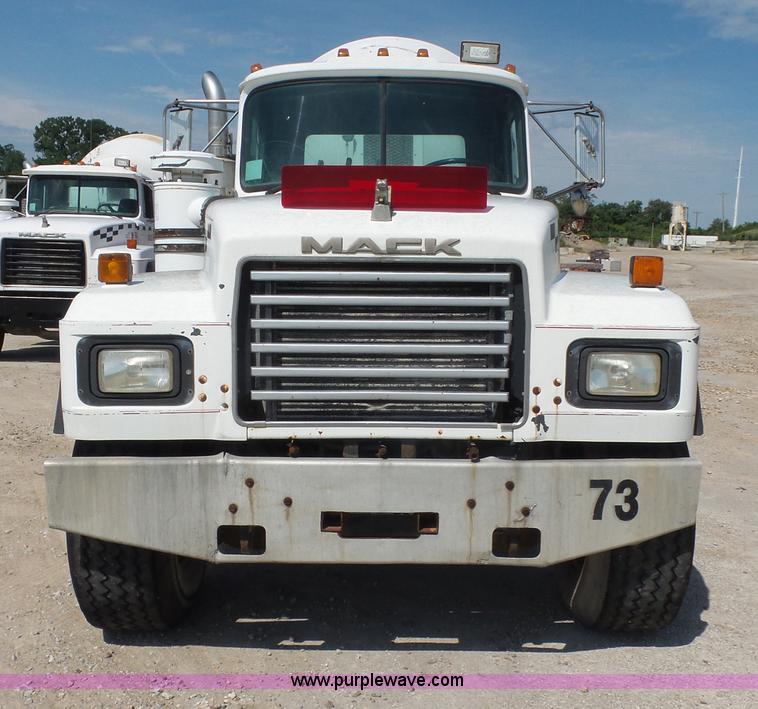 image for item L4887 1995 Mack RD690S mixer truck
