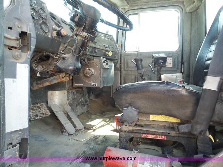 image for item L4887 1995 Mack RD690S mixer truck