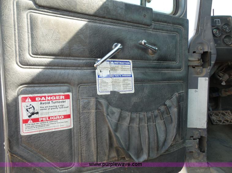 image for item L4887 1995 Mack RD690S mixer truck