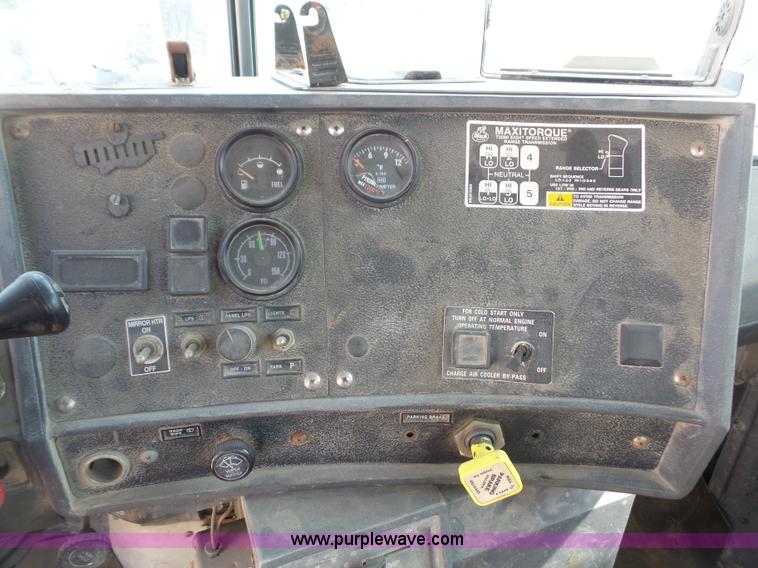 image for item L4887 1995 Mack RD690S mixer truck