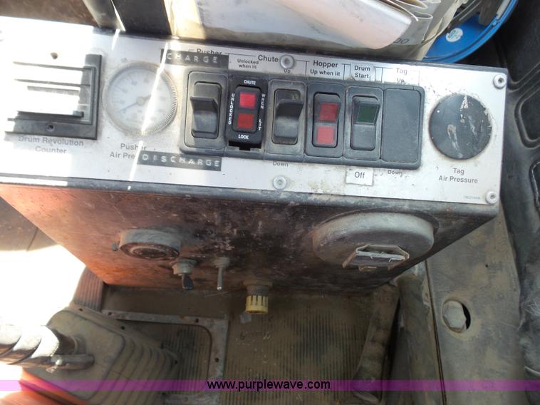 image for item L4887 1995 Mack RD690S mixer truck