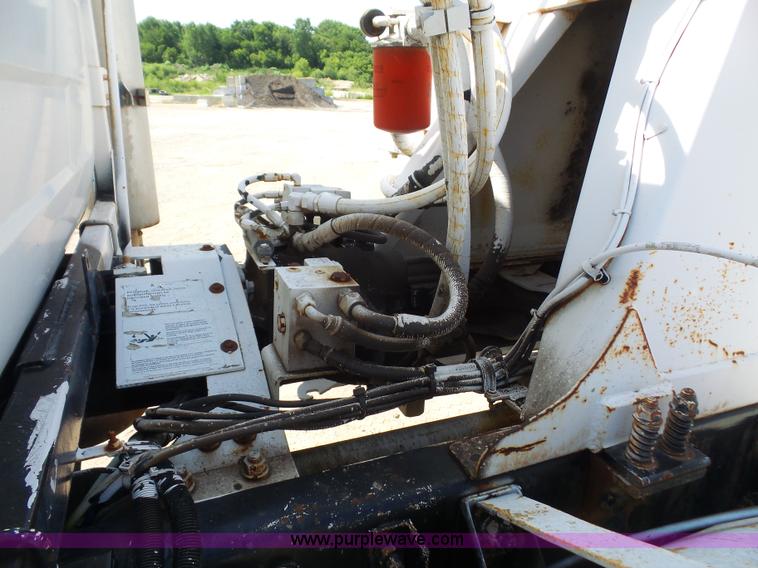 image for item L4887 1995 Mack RD690S mixer truck