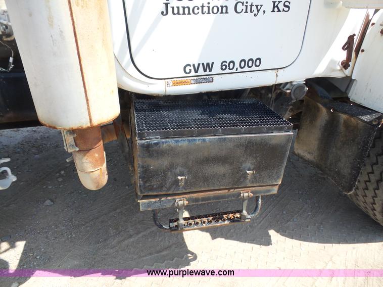 image for item L4887 1995 Mack RD690S mixer truck