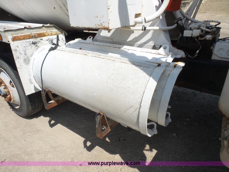 image for item L4887 1995 Mack RD690S mixer truck