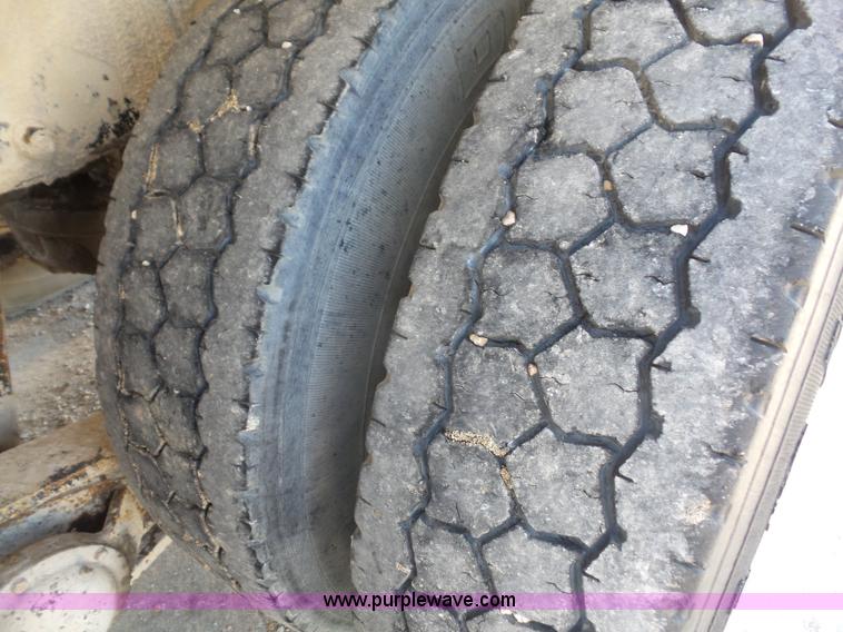 image for item L4887 1995 Mack RD690S mixer truck