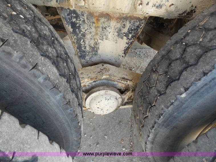 image for item L4887 1995 Mack RD690S mixer truck