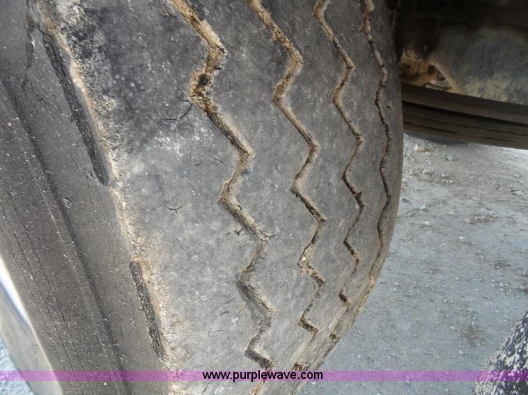 image for item L4887 1995 Mack RD690S mixer truck