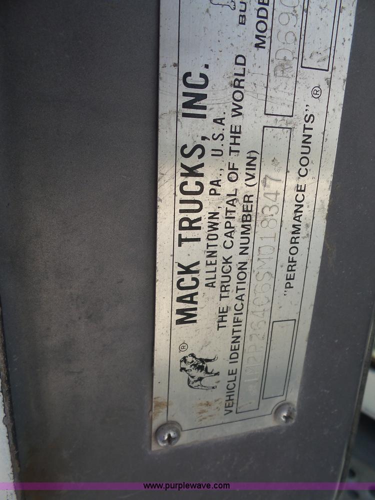 image for item L4887 1995 Mack RD690S mixer truck