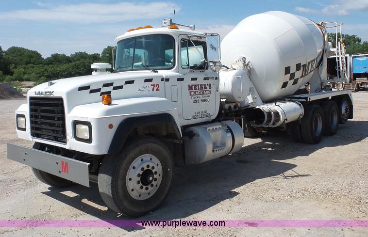 image for item L4888 1995 Mack RD690S mixer truck