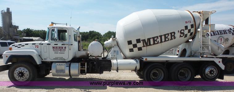 image for item L4888 1995 Mack RD690S mixer truck