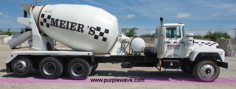 image for item L4888 1995 Mack RD690S mixer truck