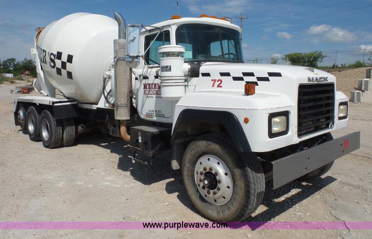 image for item L4888 1995 Mack RD690S mixer truck