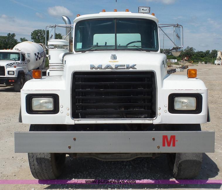 image for item L4888 1995 Mack RD690S mixer truck