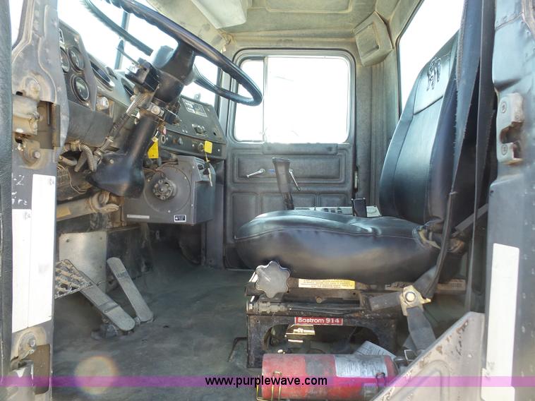 image for item L4888 1995 Mack RD690S mixer truck