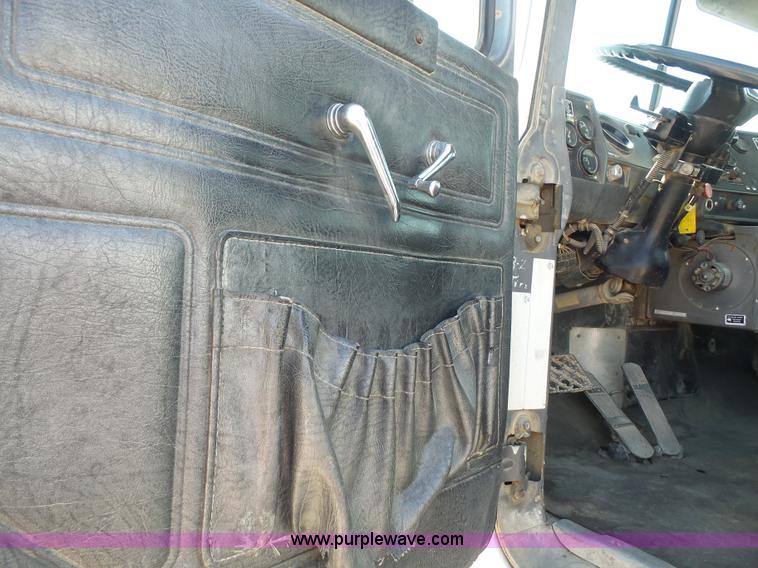 image for item L4888 1995 Mack RD690S mixer truck