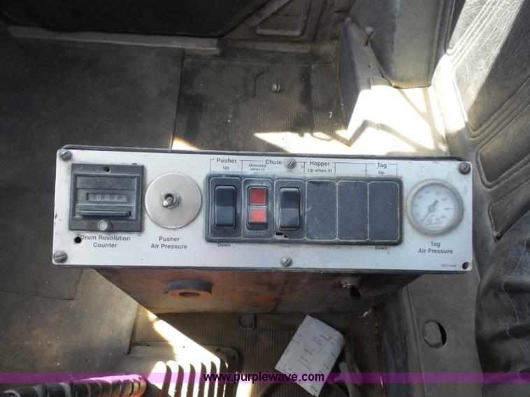 image for item L4888 1995 Mack RD690S mixer truck