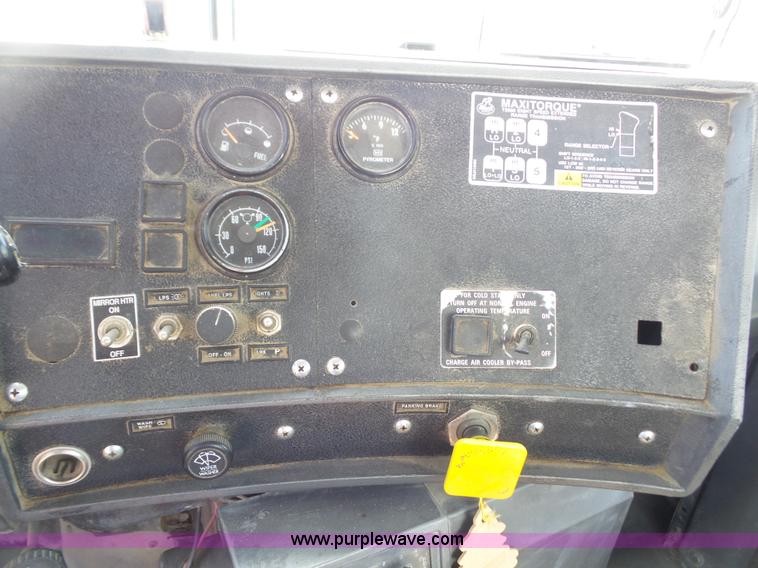 image for item L4888 1995 Mack RD690S mixer truck