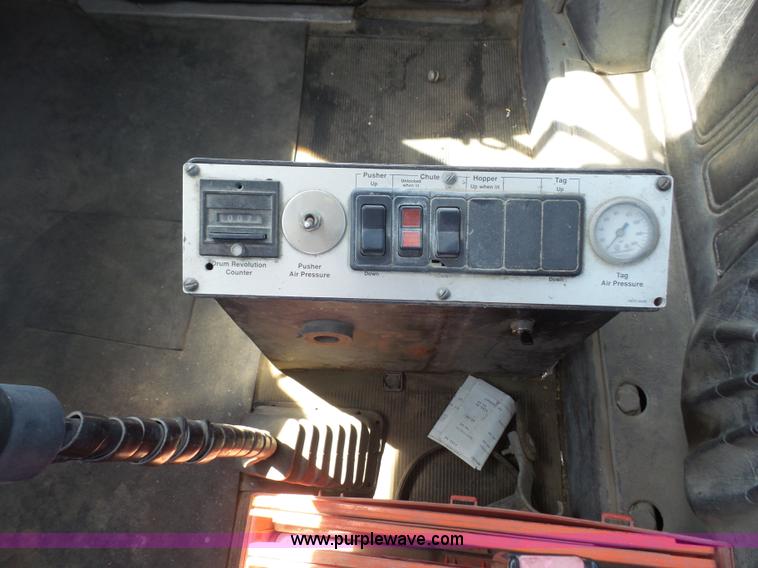 image for item L4888 1995 Mack RD690S mixer truck