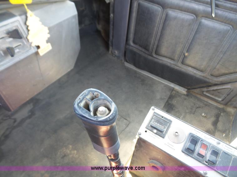 image for item L4888 1995 Mack RD690S mixer truck