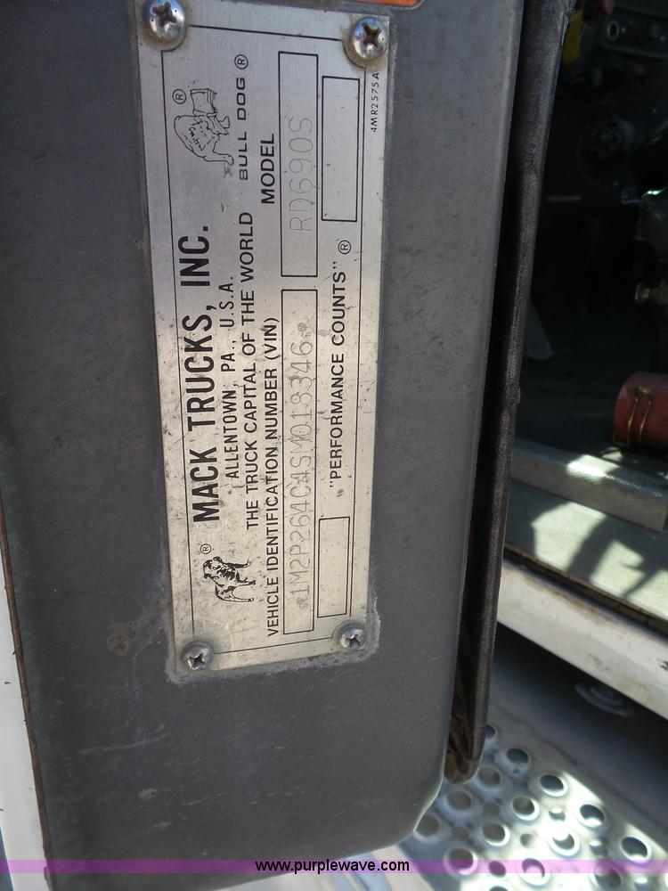 image for item L4888 1995 Mack RD690S mixer truck