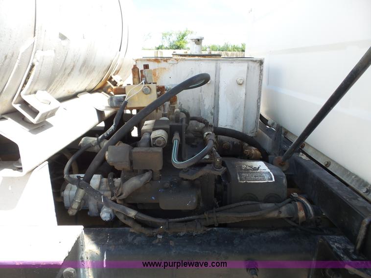 image for item L4888 1995 Mack RD690S mixer truck