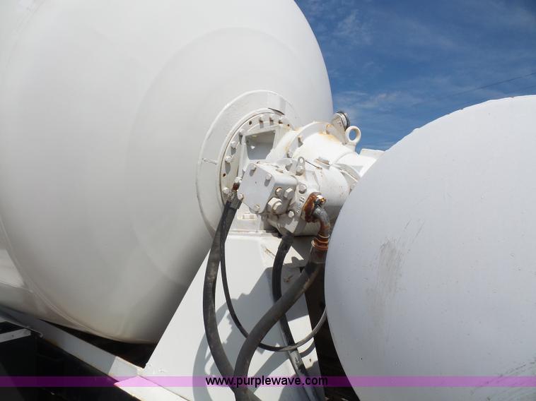 image for item L4888 1995 Mack RD690S mixer truck