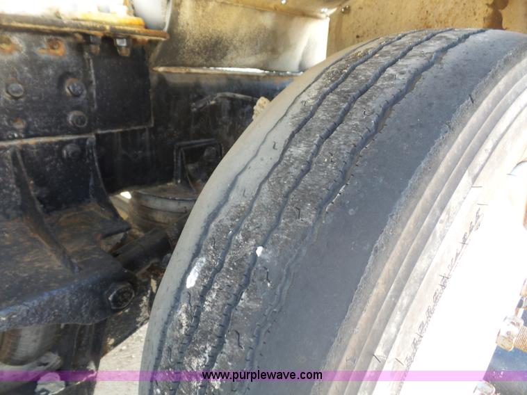 image for item L4888 1995 Mack RD690S mixer truck