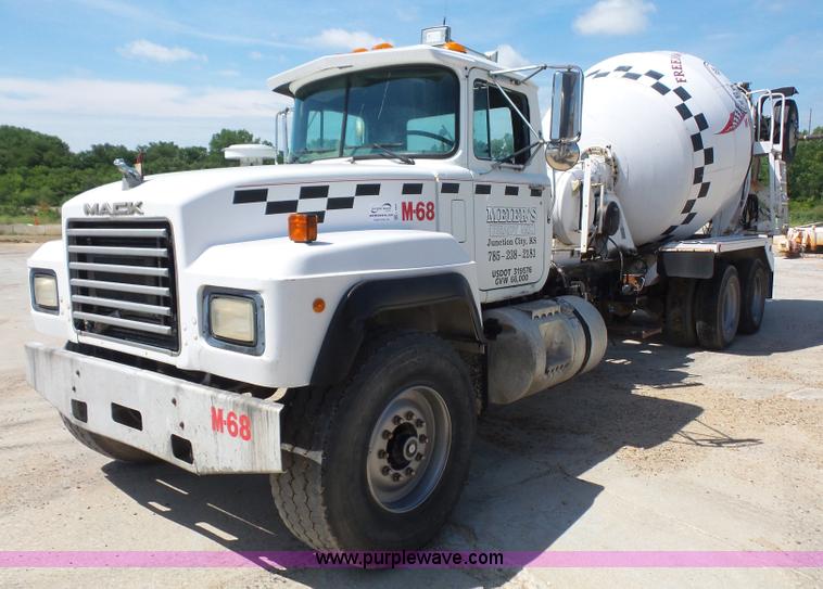 image for item L4889 1995 Mack RD690S mixer truck