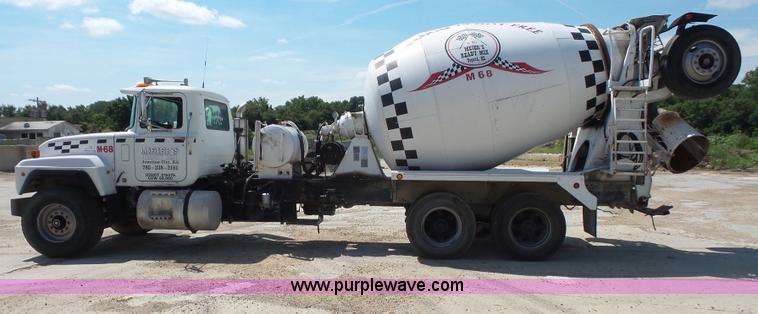 image for item L4889 1995 Mack RD690S mixer truck