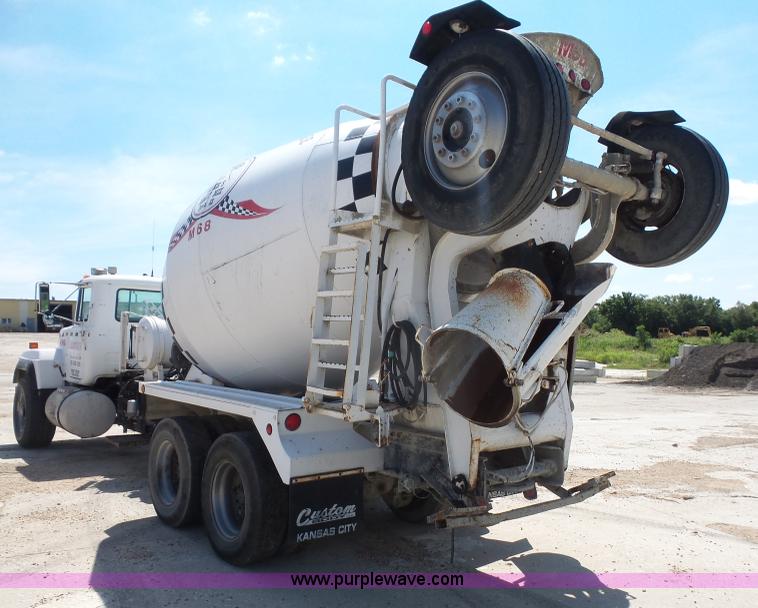 image for item L4889 1995 Mack RD690S mixer truck