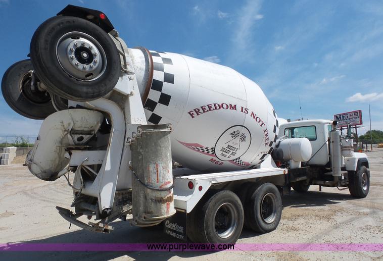 image for item L4889 1995 Mack RD690S mixer truck