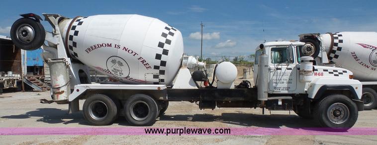 image for item L4889 1995 Mack RD690S mixer truck