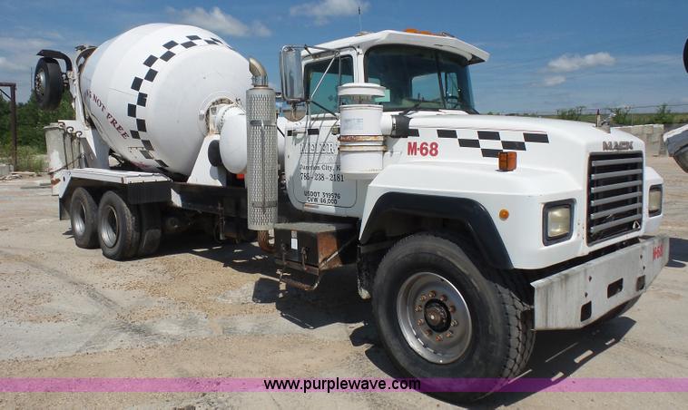 image for item L4889 1995 Mack RD690S mixer truck