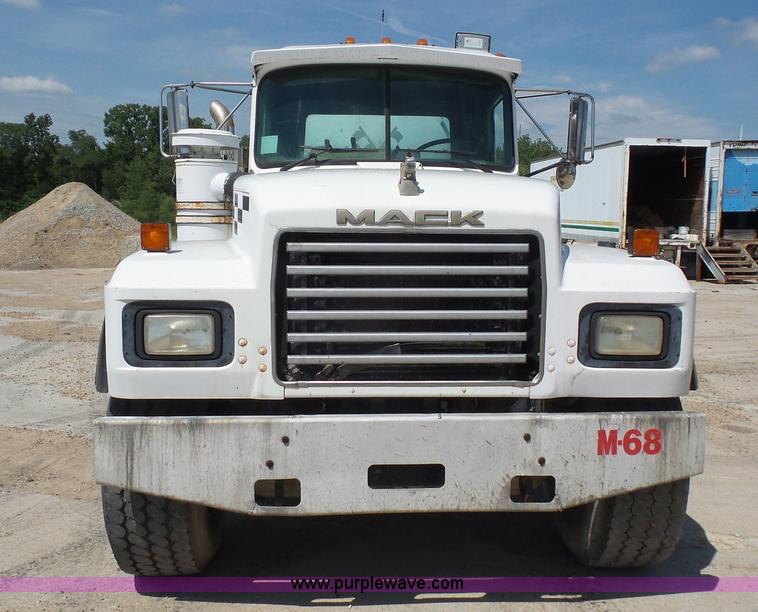 image for item L4889 1995 Mack RD690S mixer truck