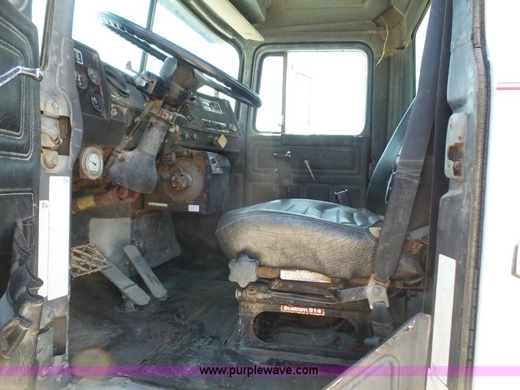 image for item L4889 1995 Mack RD690S mixer truck