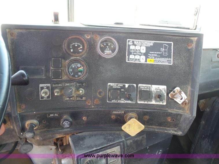 image for item L4889 1995 Mack RD690S mixer truck