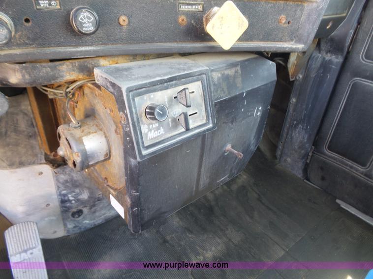 image for item L4889 1995 Mack RD690S mixer truck