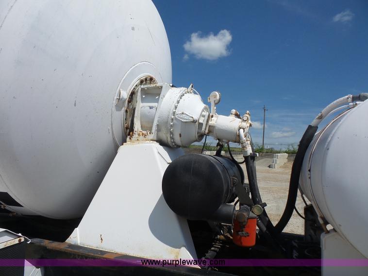 image for item L4889 1995 Mack RD690S mixer truck