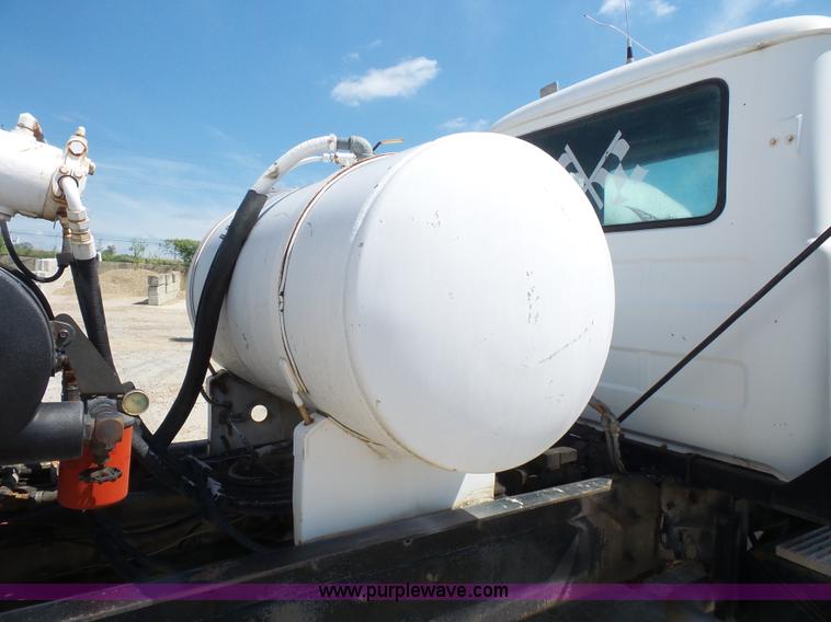 image for item L4889 1995 Mack RD690S mixer truck