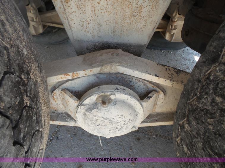 image for item L4889 1995 Mack RD690S mixer truck