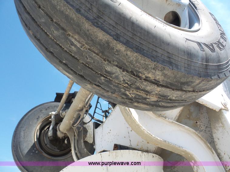 image for item L4889 1995 Mack RD690S mixer truck