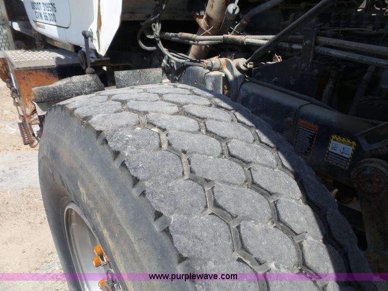 image for item L4889 1995 Mack RD690S mixer truck