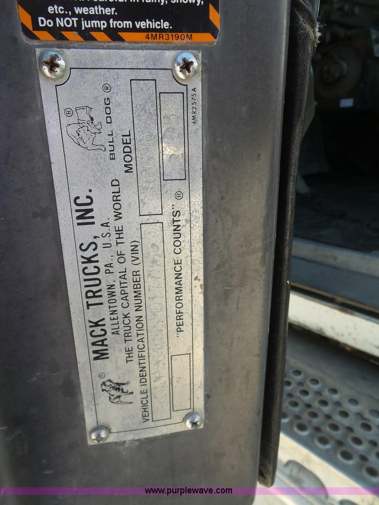 image for item L4889 1995 Mack RD690S mixer truck