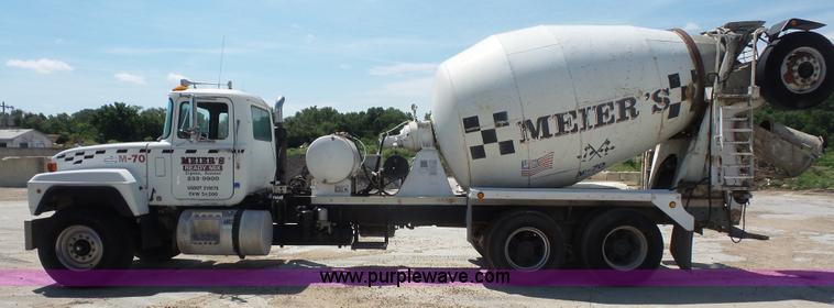 image for item L4890 1995 Mack RD690S mixer truck