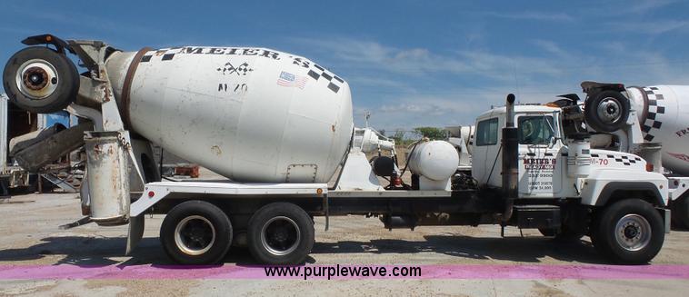 image for item L4890 1995 Mack RD690S mixer truck
