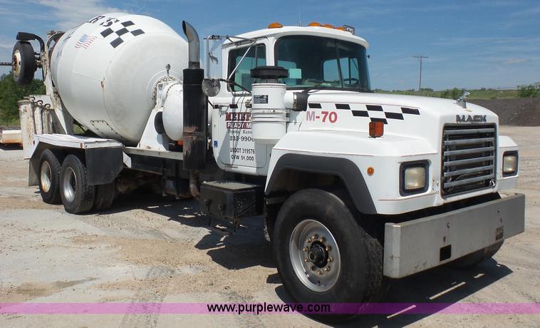 image for item L4890 1995 Mack RD690S mixer truck