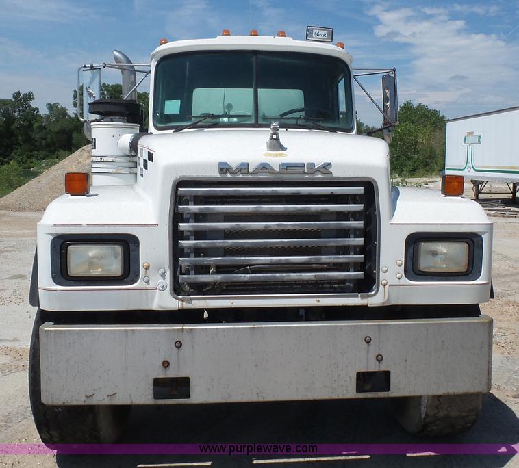image for item L4890 1995 Mack RD690S mixer truck